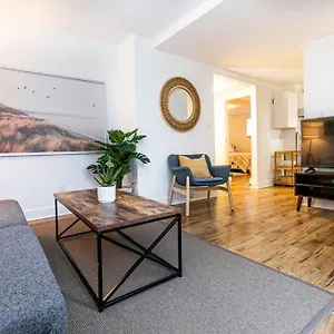 Charming Two-bedroom Getaway With Large Private Yard , Victoria Canada