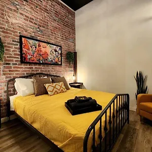 Loft Style Industriel-centre-ville+parking Gratuit , Quebec City Canada