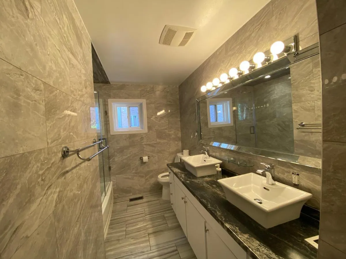 Homestay Yonge And Finch Subway !L Spacious & Bright Private Bedroom With Shared Amenties Toronto Canada