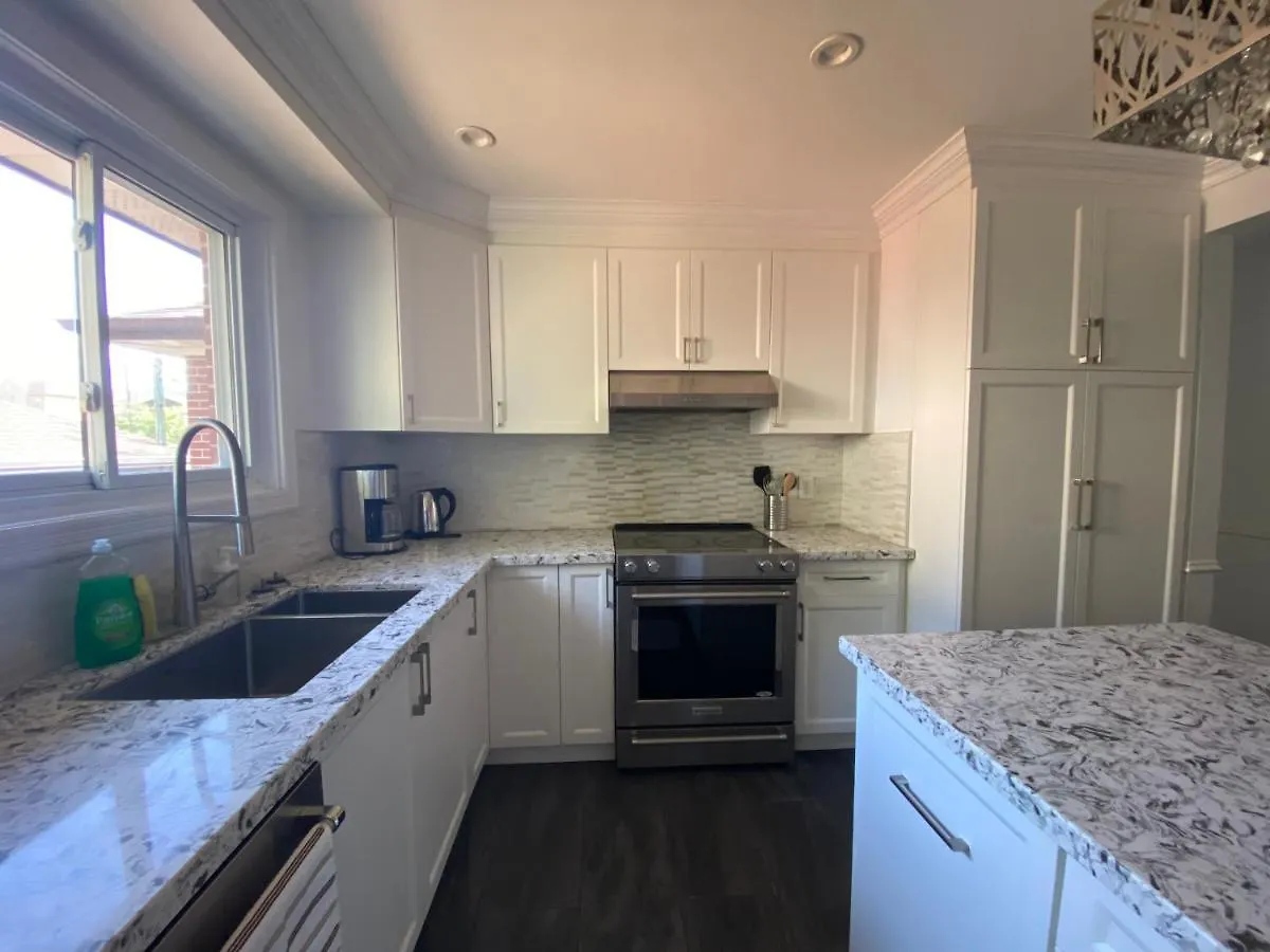 Yonge And Finch Subway !L Spacious & Bright Private Bedroom With Shared Amenties Toronto Canada