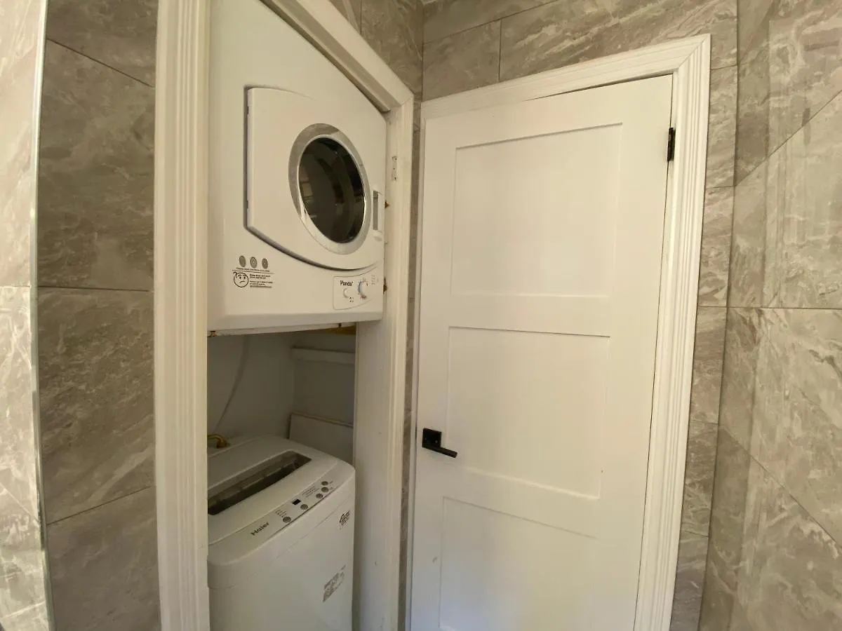 Yonge And Finch Subway !L Spacious & Bright Private Bedroom With Shared Amenties Toronto Homestay