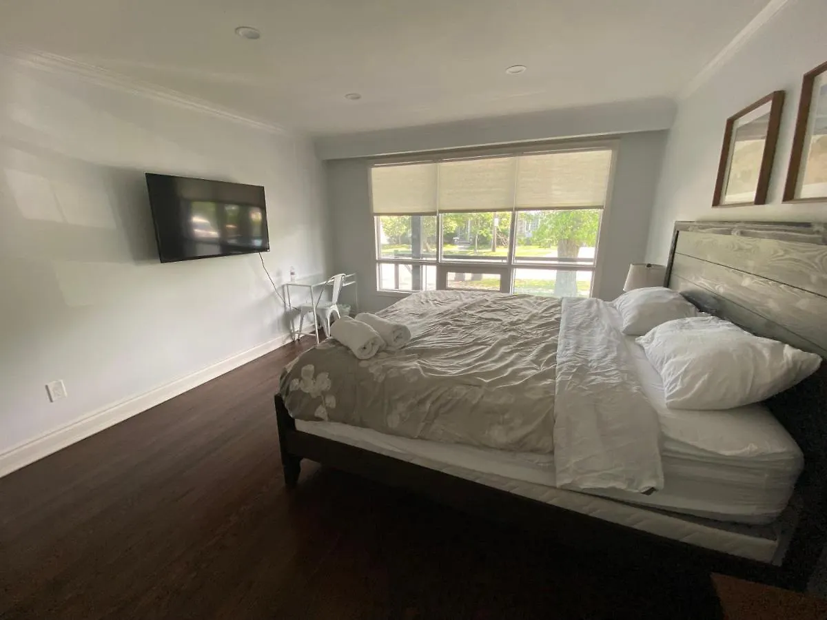 Homestay Yonge And Finch Subway !L Spacious & Bright Private Bedroom With Shared Amenties Toronto